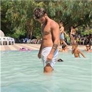 Nel settore da oltre 20 anni, aiuto ragazzi e ragazze di qualsiasi età ad affinare la tecnica, il dribbling e la conclusione